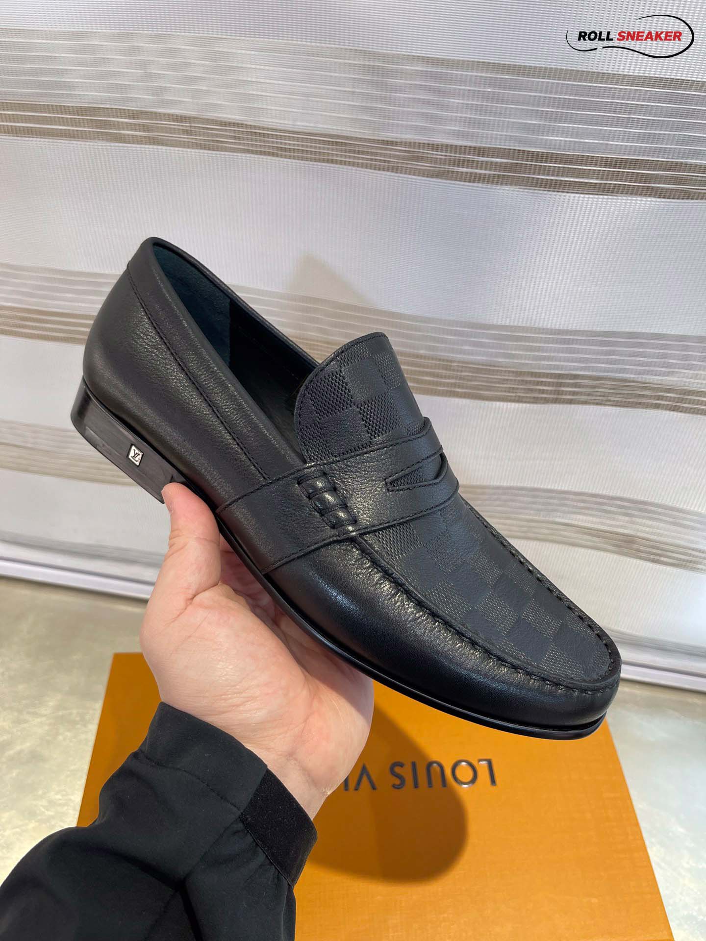 Giày Loafer LV Black Da Bê họa tiết dập Damier Embossed Santiago