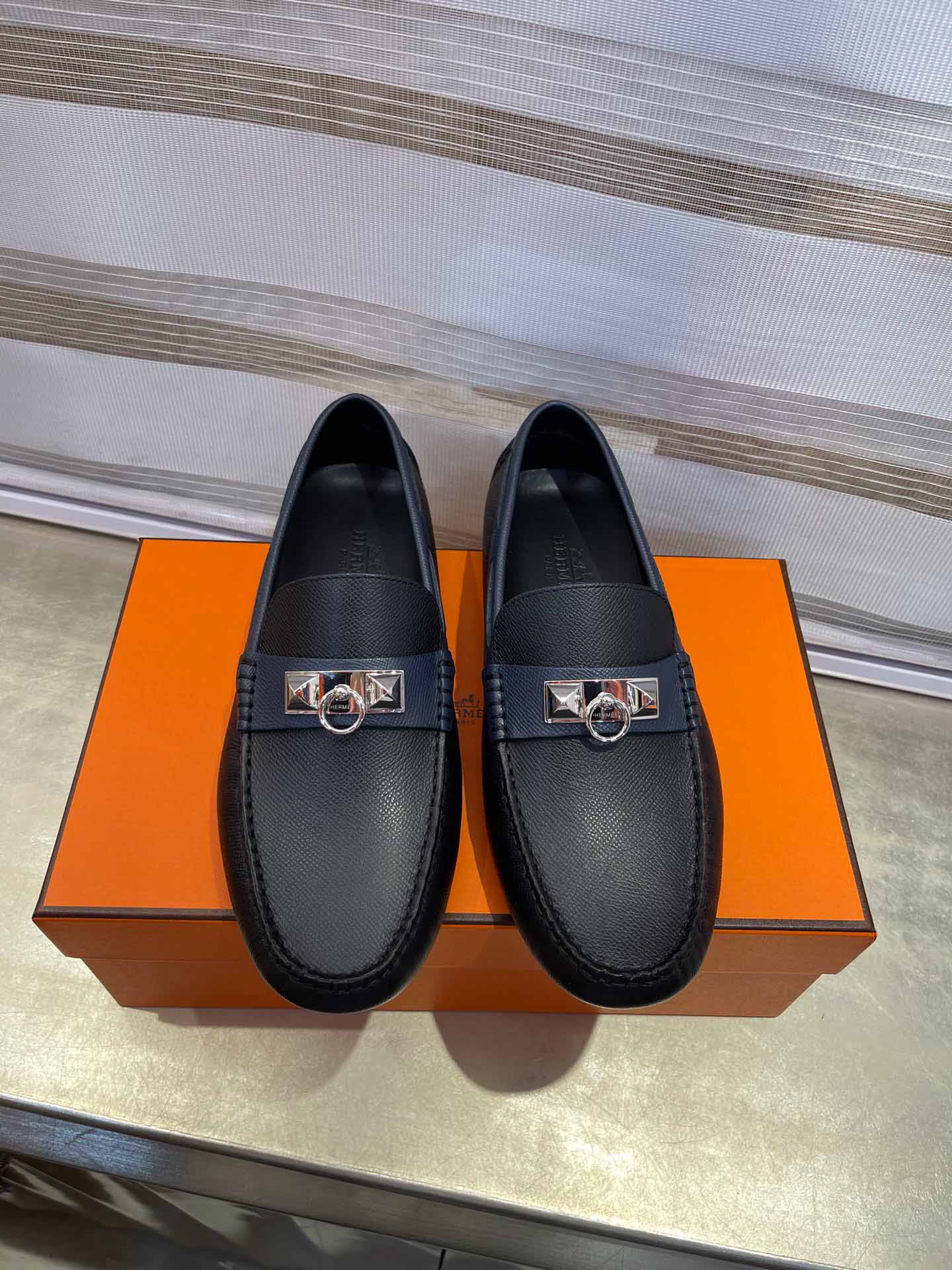 Giày lười Hermes Irving Loafer Xanh Navy Blue Kim Loại Chi Tiết Bạc