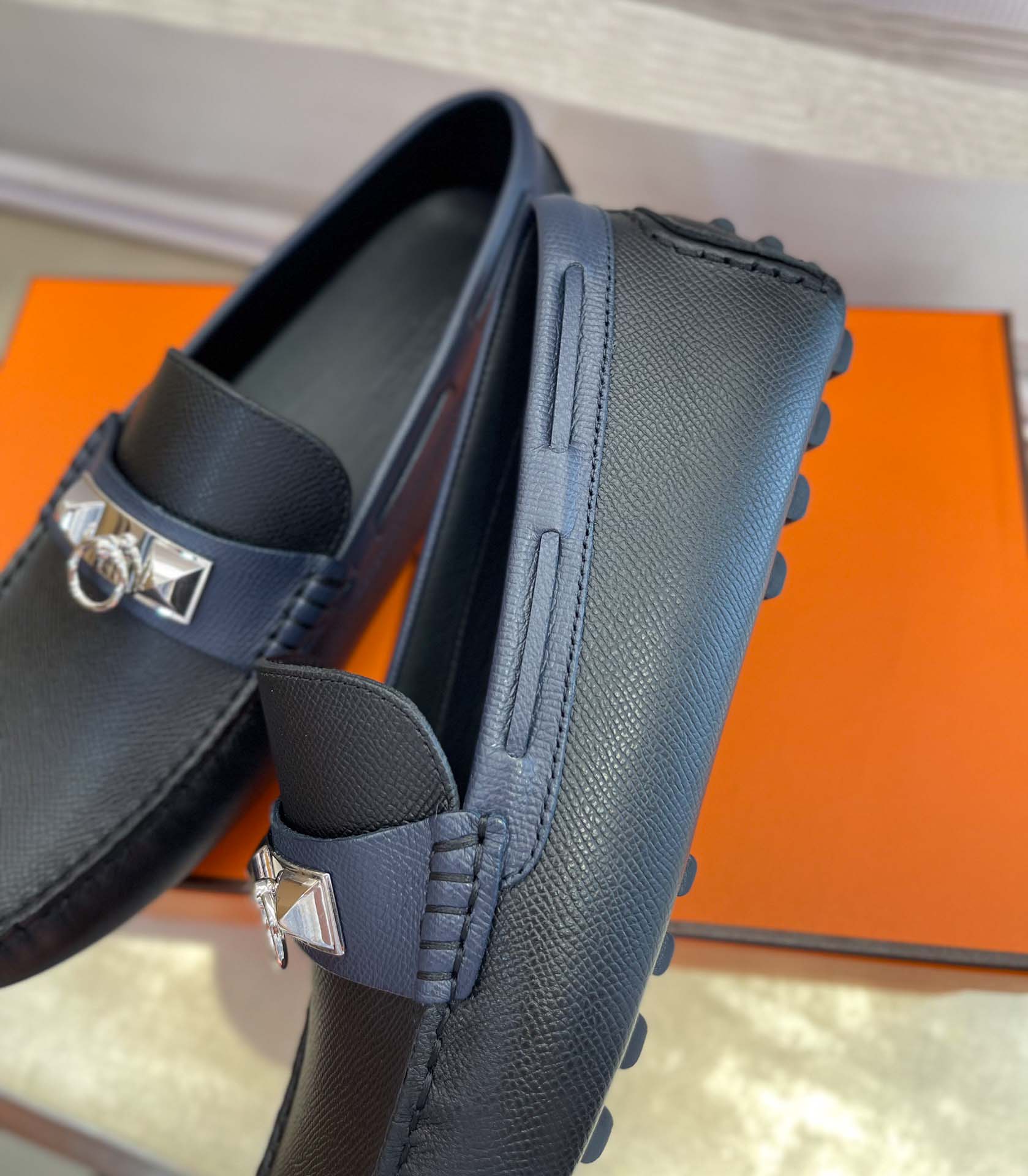 Giày lười Hermes Irving Loafer Xanh Navy Blue Kim Loại Chi Tiết Bạc