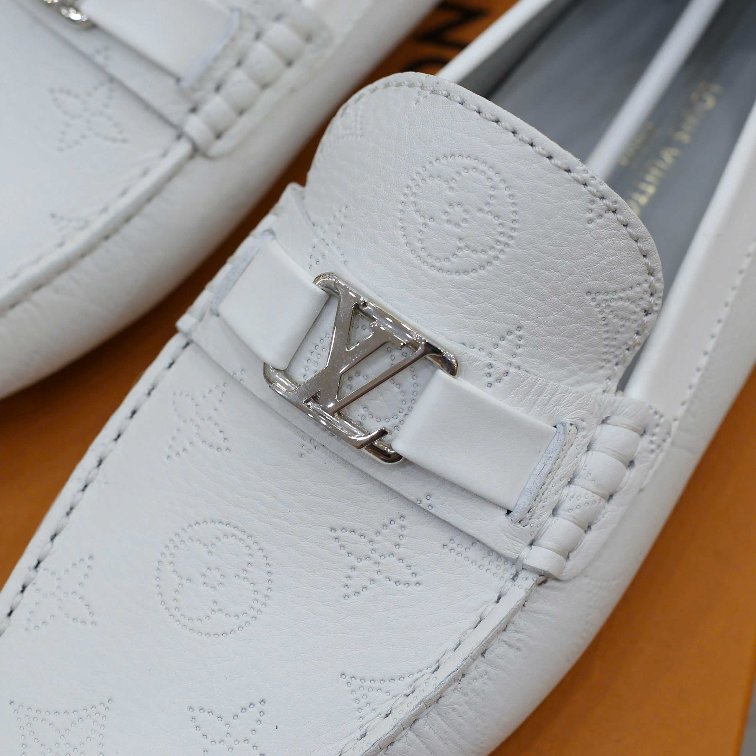 Giày lười Louis Vuitton Major Hockenheim Moccasin White Da Bê Họa Tiết Monogram Logo LV Bạc