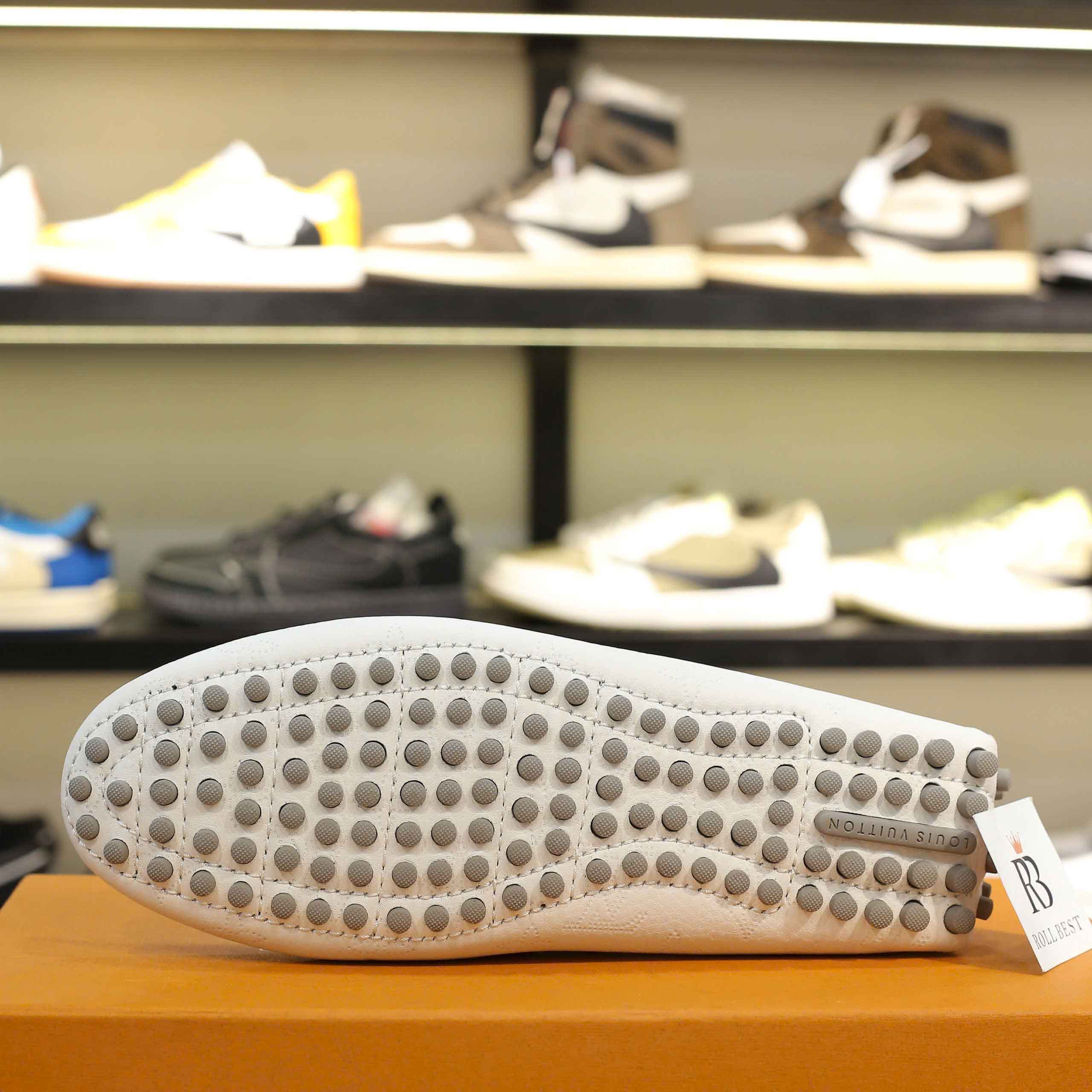 Giày lười Louis Vuitton Major Hockenheim Moccasin White Da Bê Họa Tiết Monogram Logo LV Bạc