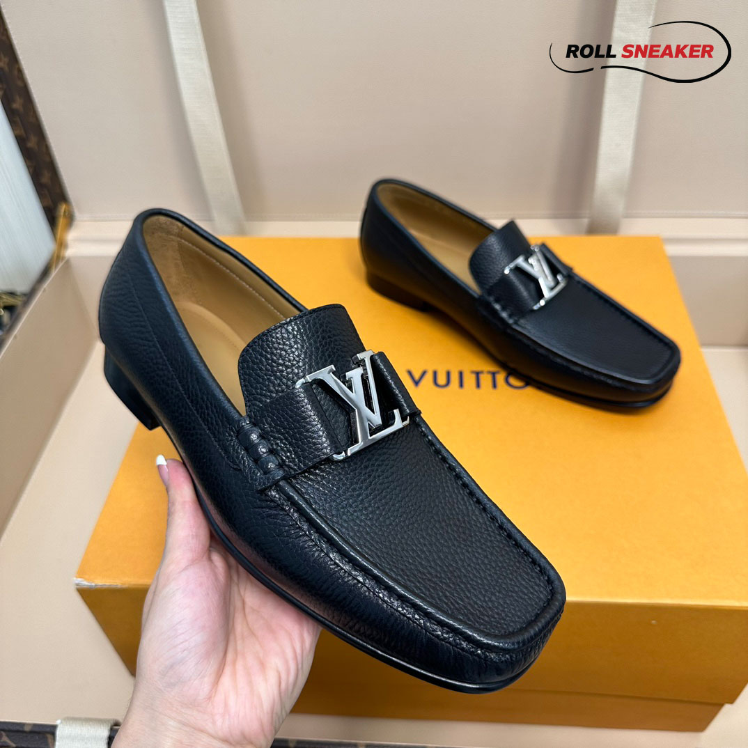 Giày Lười Louis Vuitton Montaigne Loafers Black Da Bê Có Vân Logo LV Bạc