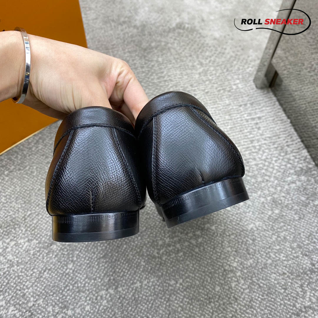 Giày lười Louis Vuitton Montaigne Loafers Da Nhăn Logo LV Bạc