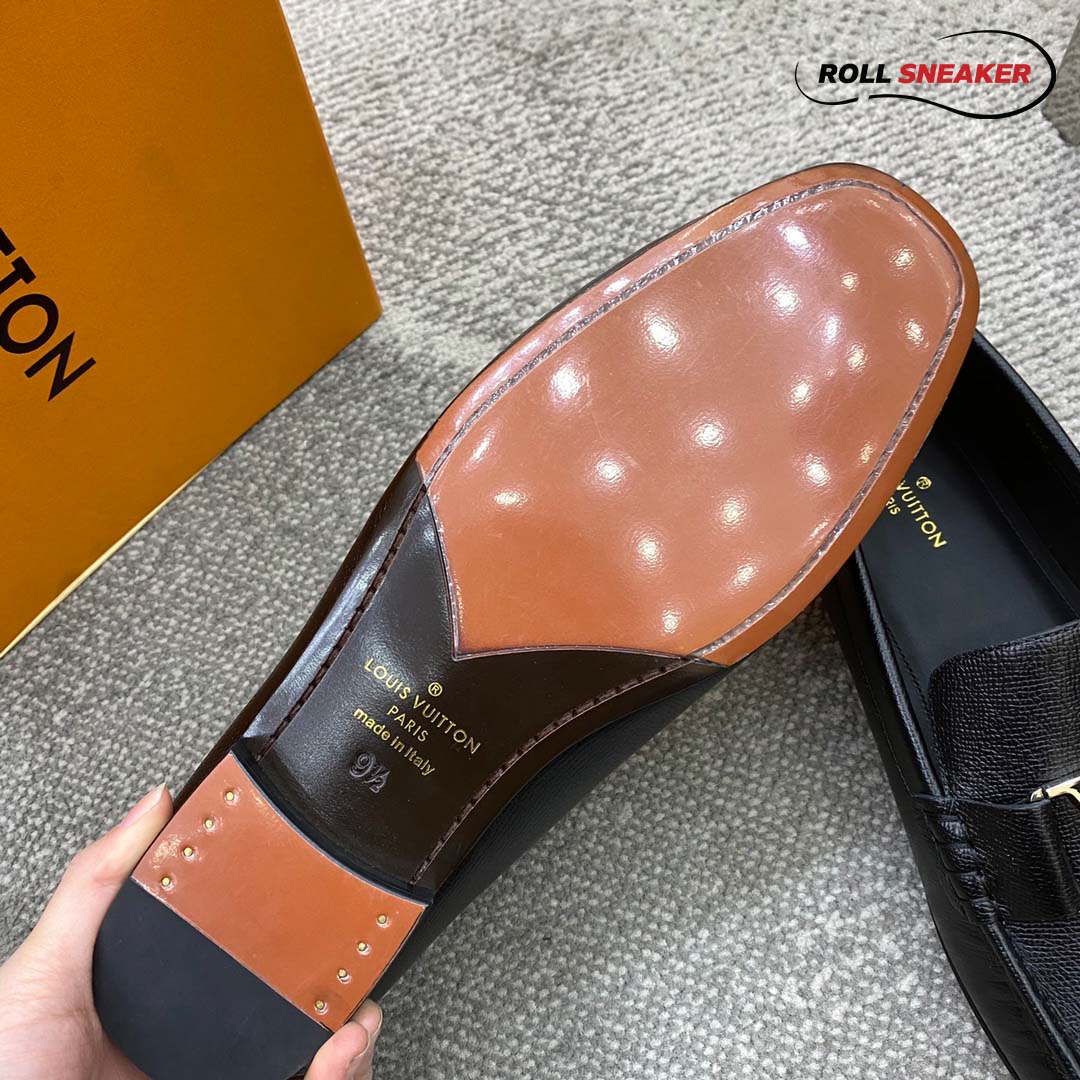 Giày lười Louis Vuitton Montaigne Loafers Da Nhăn Logo LV Bạc