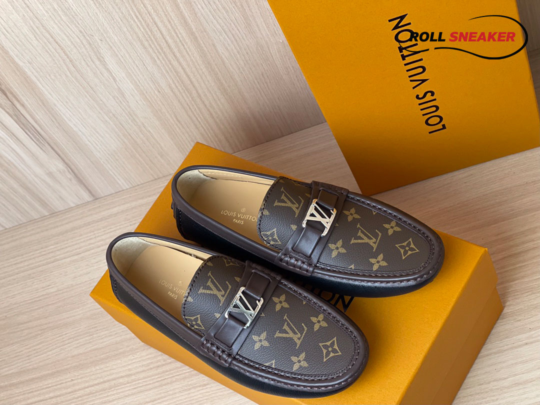Giày lười LV Hockenheim Mocassin Black Da Bê Sần Họa Tiết Monogram Canvas Logo LV Bạc
