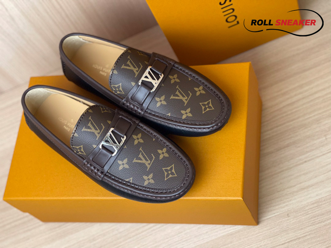 Giày lười LV Hockenheim Mocassin Black Da Bê Sần Họa Tiết Monogram Canvas Logo LV Bạc