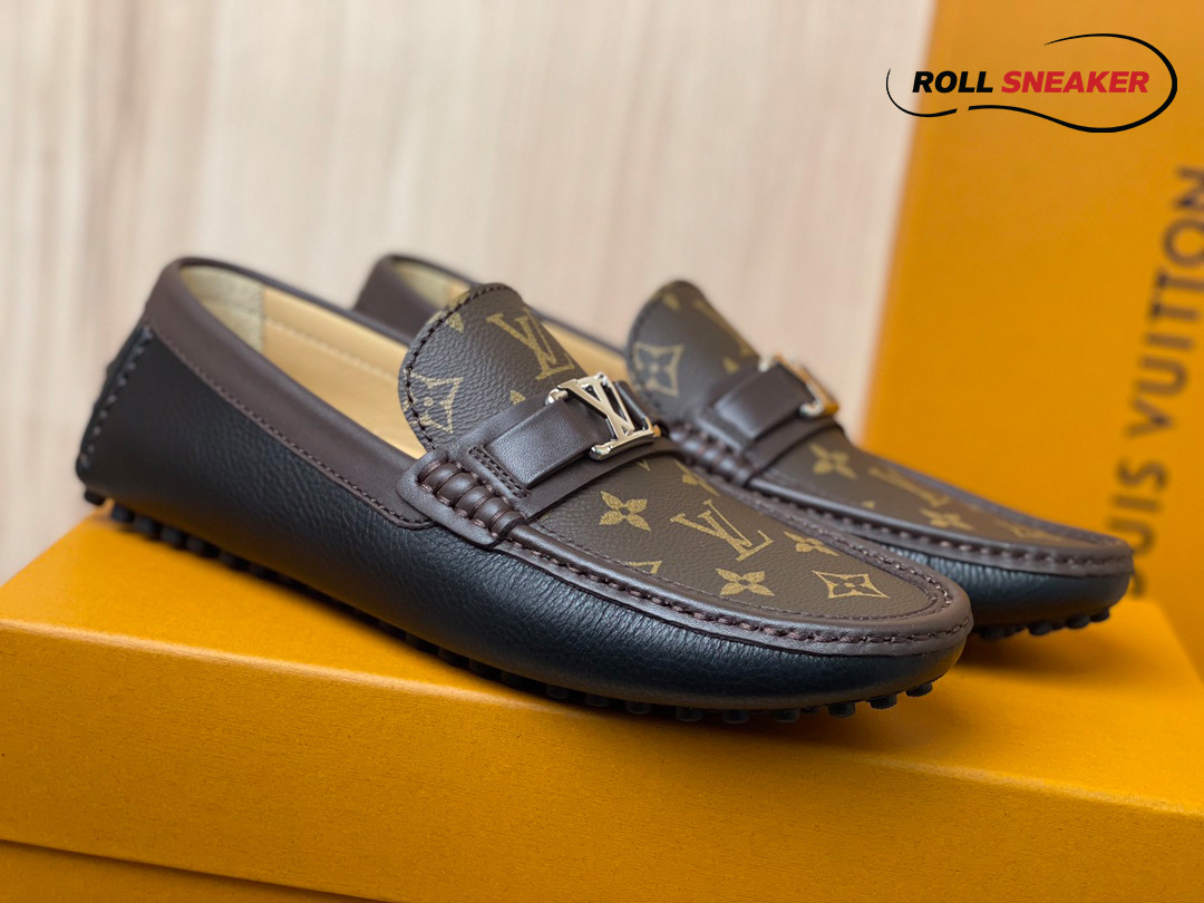 Giày lười LV Hockenheim Mocassin Black Da Bê Sần Họa Tiết Monogram Canvas Logo LV Bạc