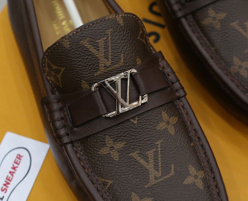 Giày lười LV Hockenheim Mocassin Brown Da Bê Họa Tiết Monogram Canvas Logo LV Bạc