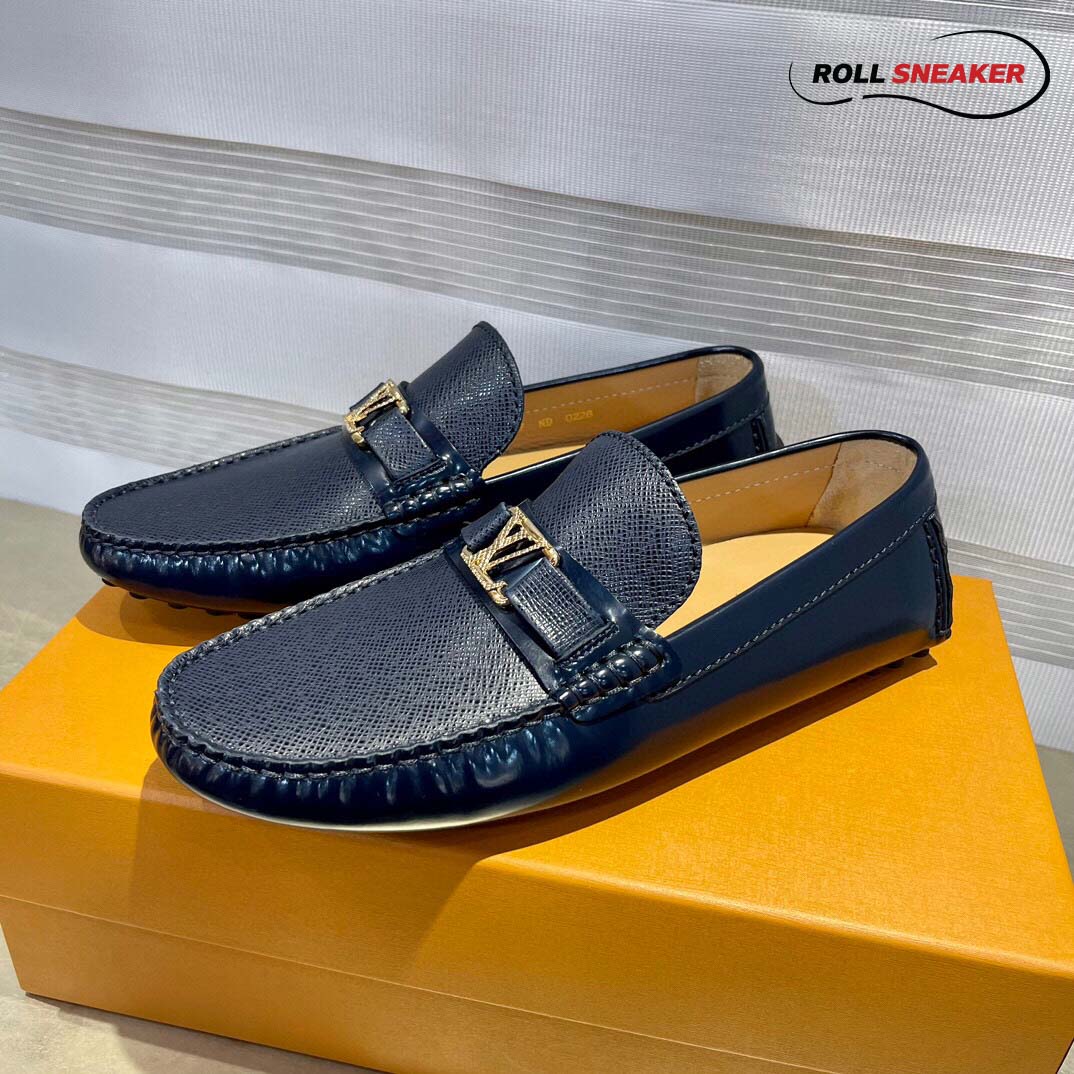 Giày lười LV Hockenheim Mocassin Xanh Navy Da Bê Bóng Taiga Logo LV Bạc