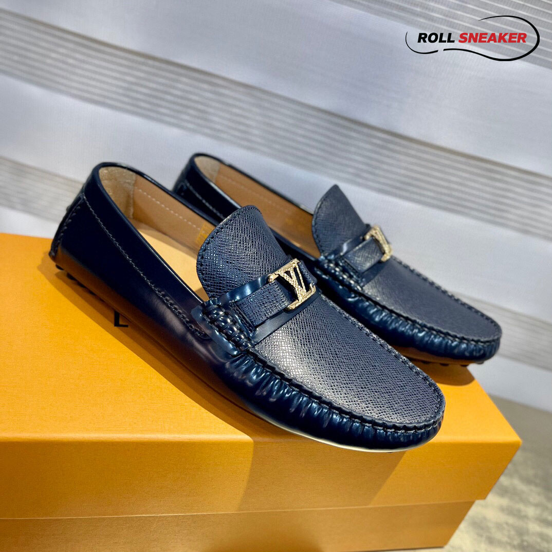 Giày lười LV Hockenheim Mocassin Xanh Navy Da Bê Bóng Taiga Logo LV Bạc