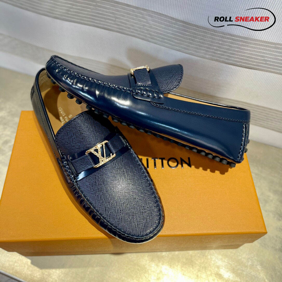 Giày lười LV Hockenheim Mocassin Xanh Navy Da Bê Bóng Taiga Logo LV Bạc
