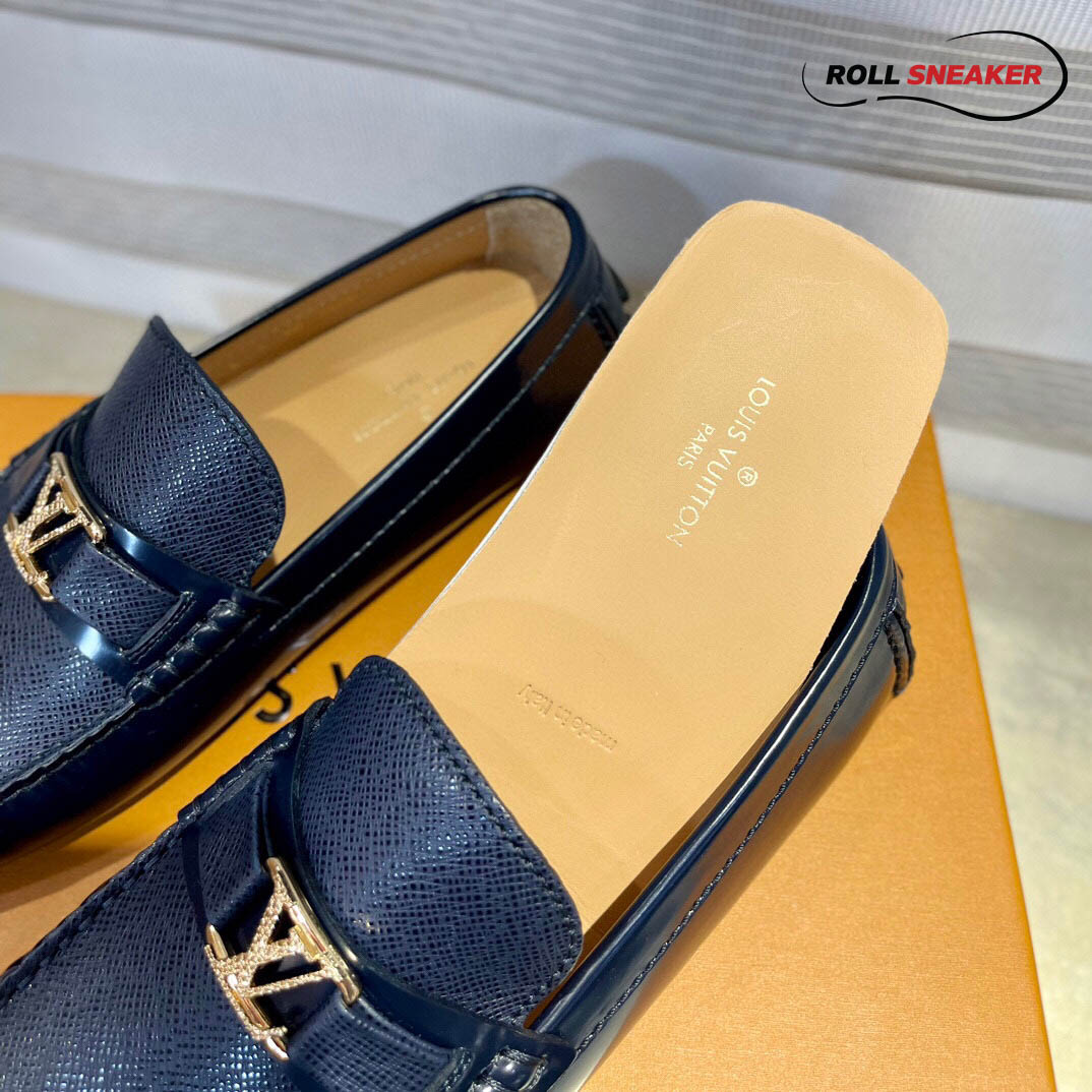 Giày lười LV Hockenheim Mocassin Xanh Navy Da Bê Bóng Taiga Logo LV Bạc
