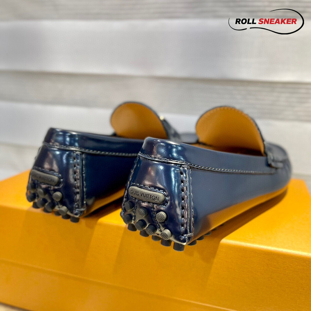 Giày lười LV Hockenheim Mocassin Xanh Navy Da Bê Bóng Taiga Logo LV Bạc
