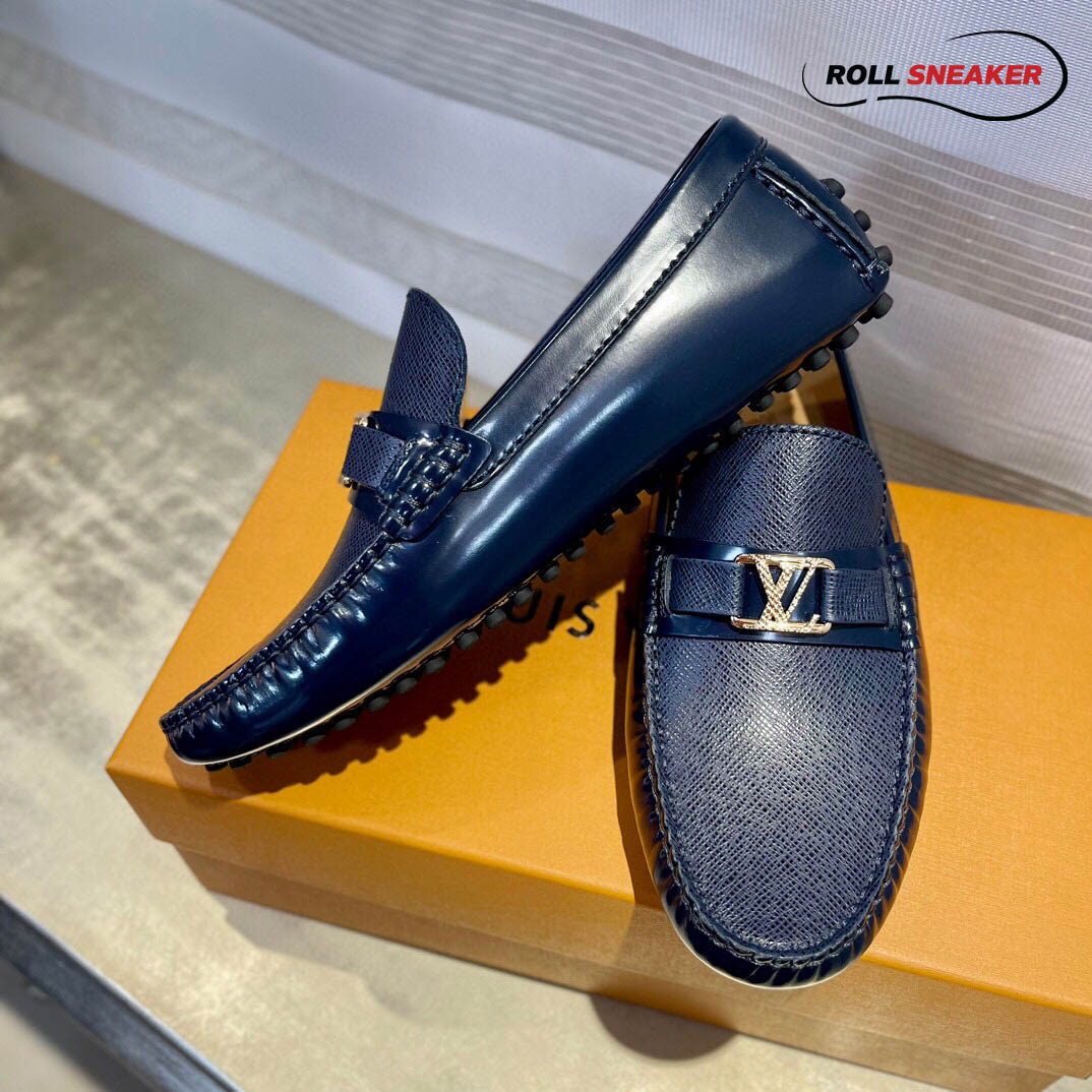 Giày lười LV Hockenheim Mocassin Xanh Navy Da Bê Bóng Taiga Logo LV Bạc