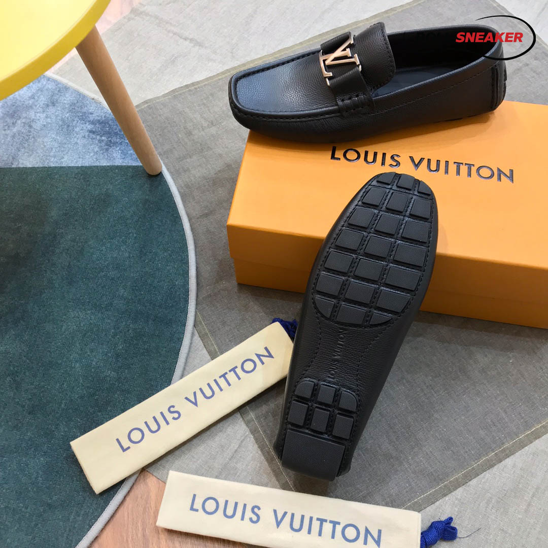 Giày Lười LV Monte Carlo Mocassin Black Da Bê Nhăn Khóa Logo Bạc Bóng