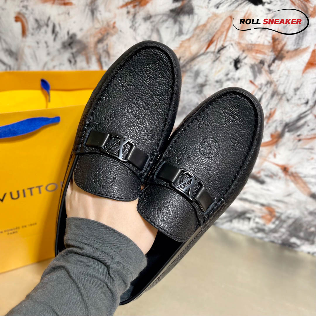 Giày Lv Moca Hockenheim Black Da Bê Sần Dập Nổi Hoạ Tiết Monogram Logo LV Đen