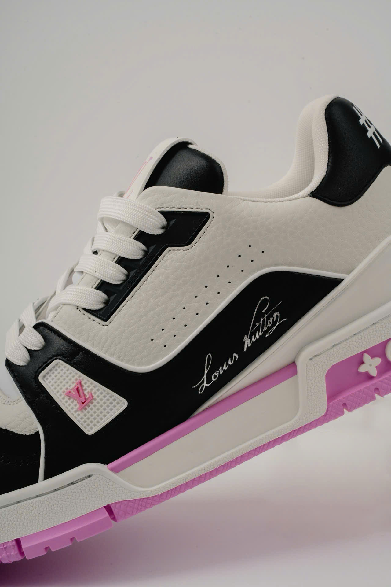 Giày Louis Vuitton LV Trainer #54 White Black Pink Best Quality