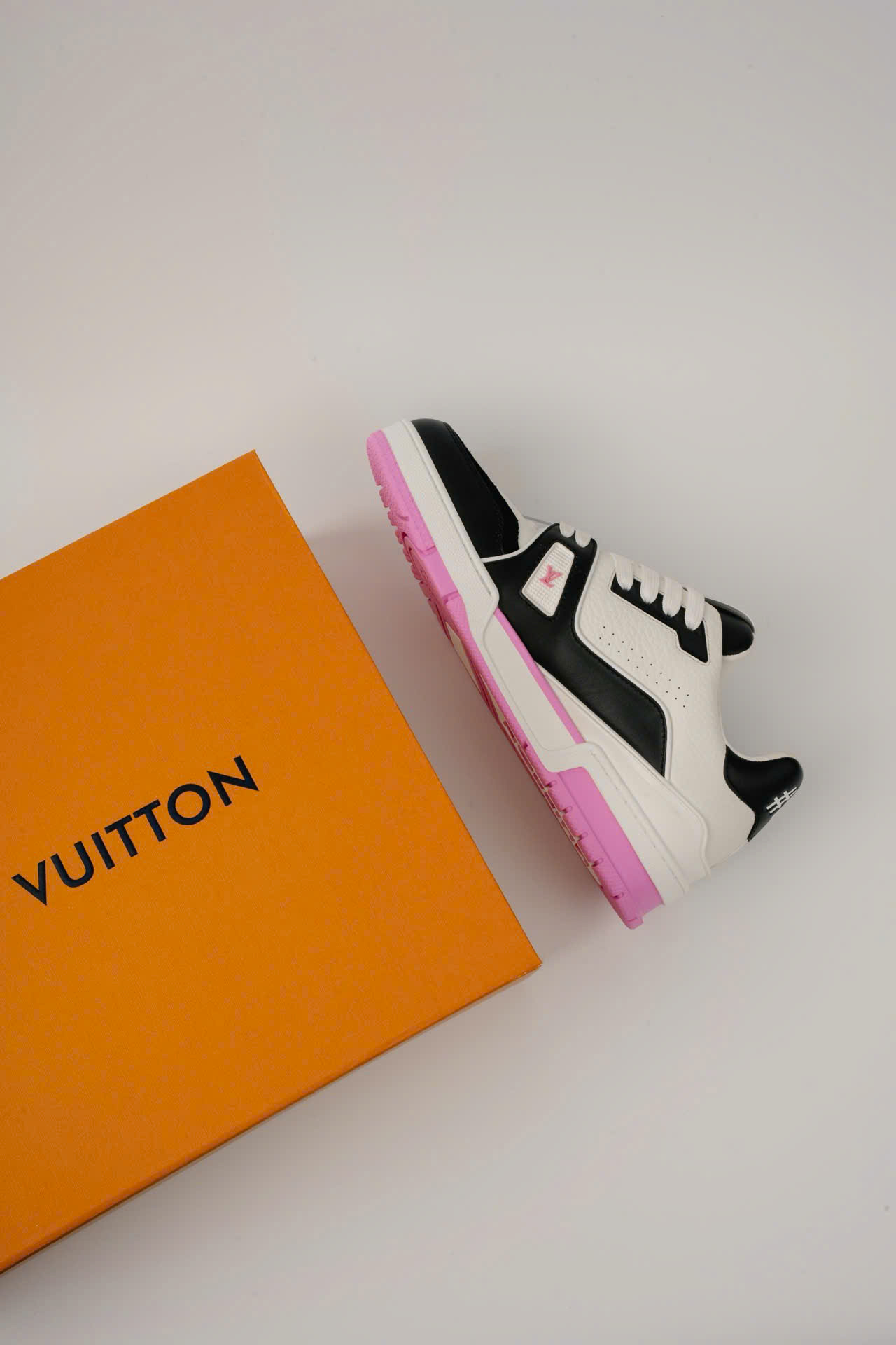 Giày Louis Vuitton LV Trainer #54 White Black Pink Best Quality