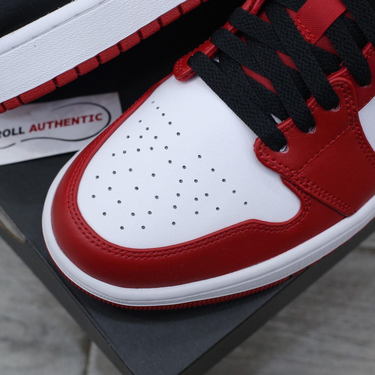 Giày Nike Air Jordan 1 Low ‘Reverse Black Toe’ Real