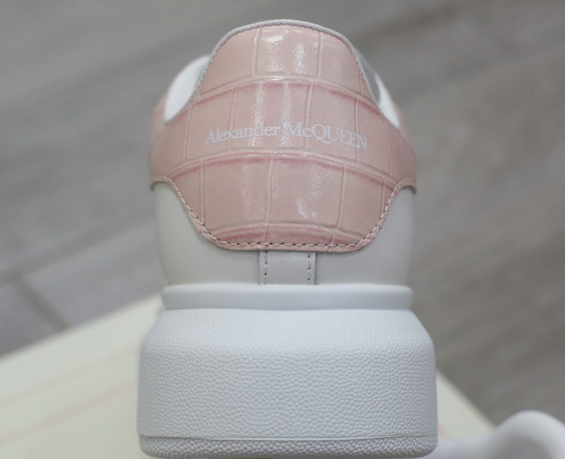 Giày Alexander Mcqueen Trắng Gót Hồng Vân Cá Sấu Chuẩn 99% Auth