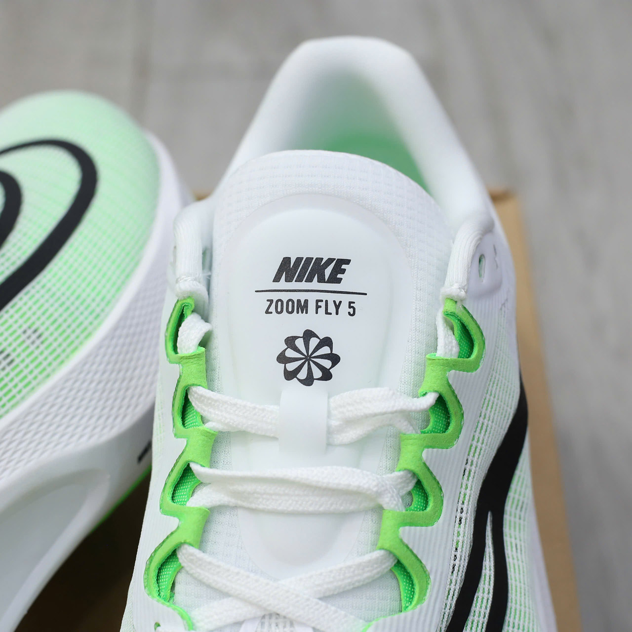 Giày Nike Zoom Fly 5 ‘White Green Strike Blue’ Chuẩn 99% Auth