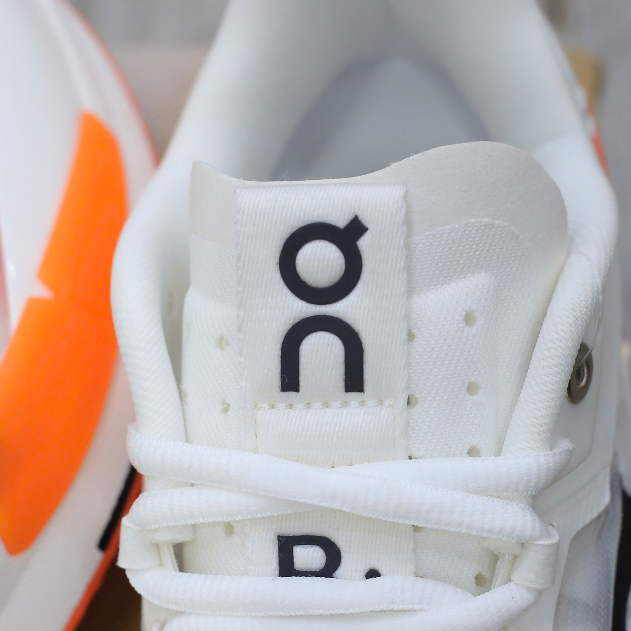 Giày On Roger Pro 2 Clay White Flame Like Auth