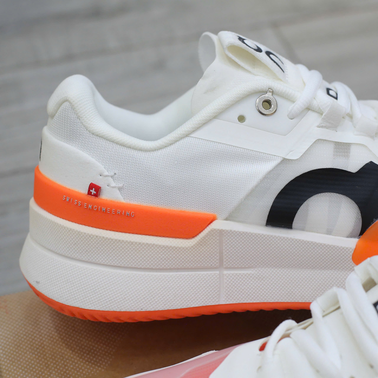 Giày On Roger Pro 2 Clay White Flame Like Auth