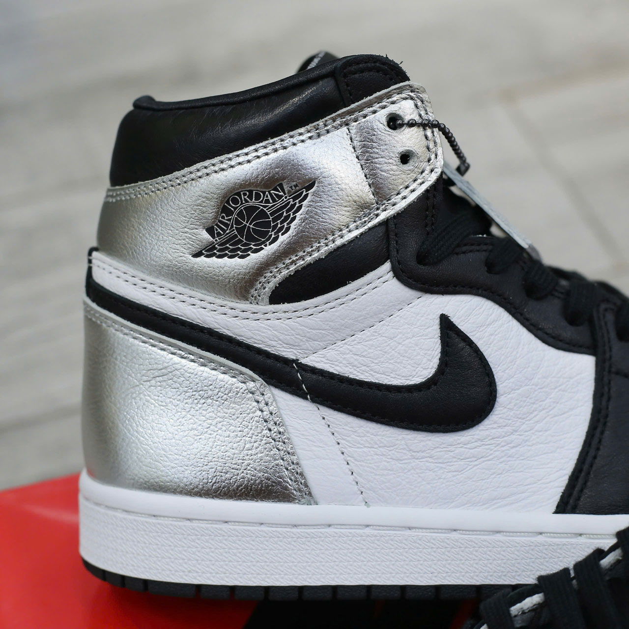 Giày Nike Wmns Air Jordan 1 High OG ‘Silver Toe’ Best Quality